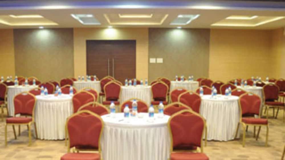 Residency Sarovar Portico Мумбай Екстериор снимка