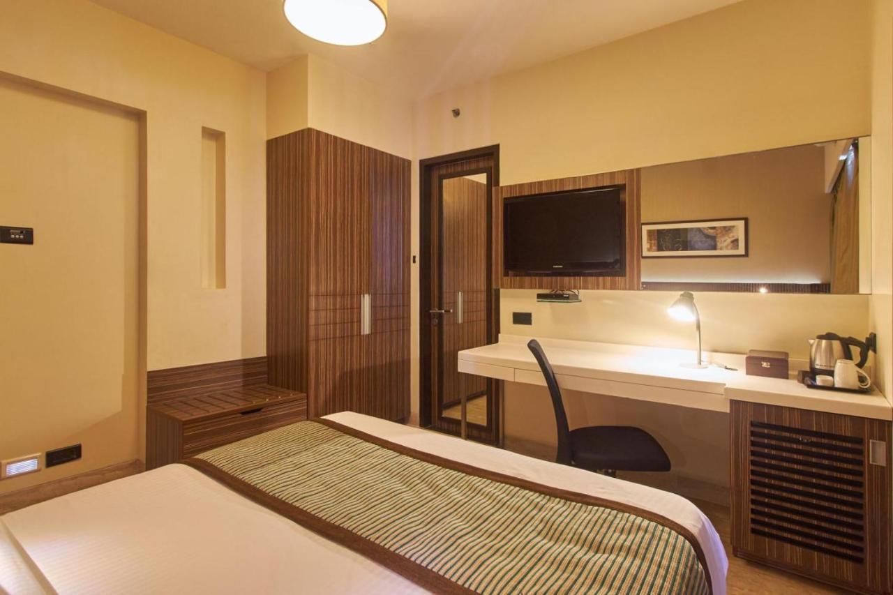 Residency Sarovar Portico Мумбай Екстериор снимка