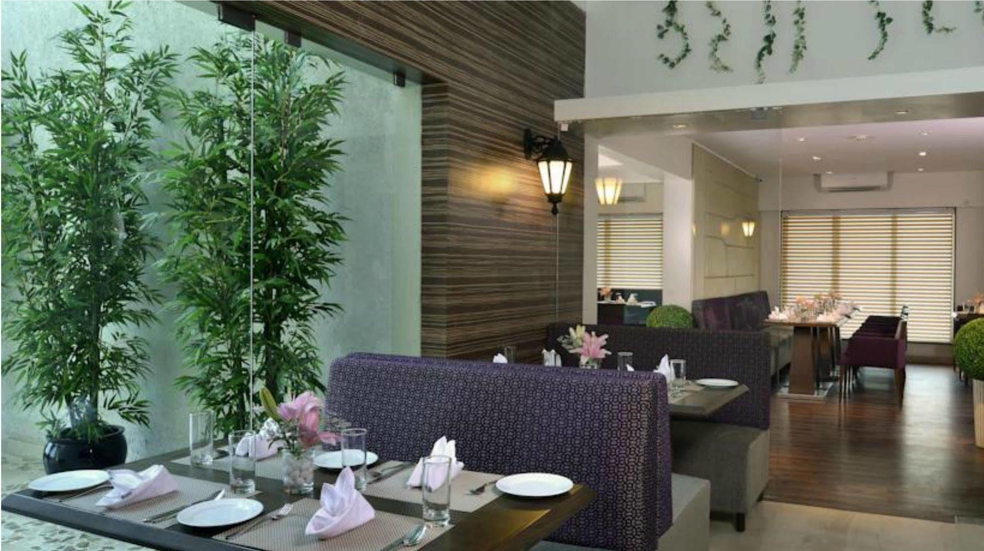 Residency Sarovar Portico Мумбай Екстериор снимка