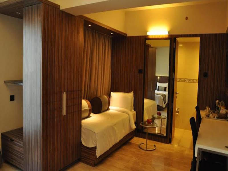 Residency Sarovar Portico Мумбай Екстериор снимка